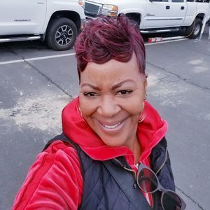 Meet your Posher, Mona